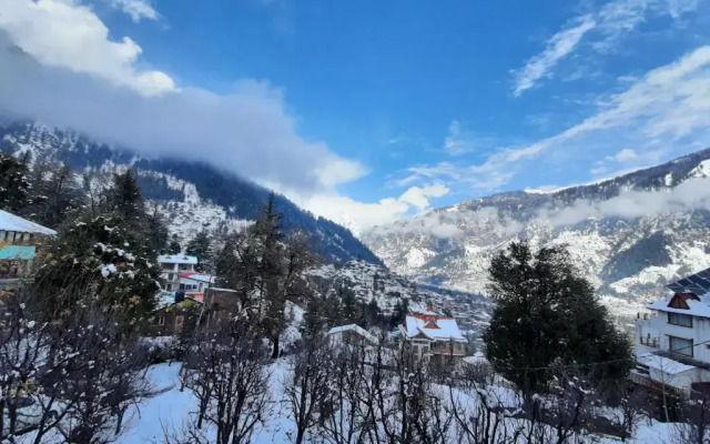 Manali top Inn & Cafe