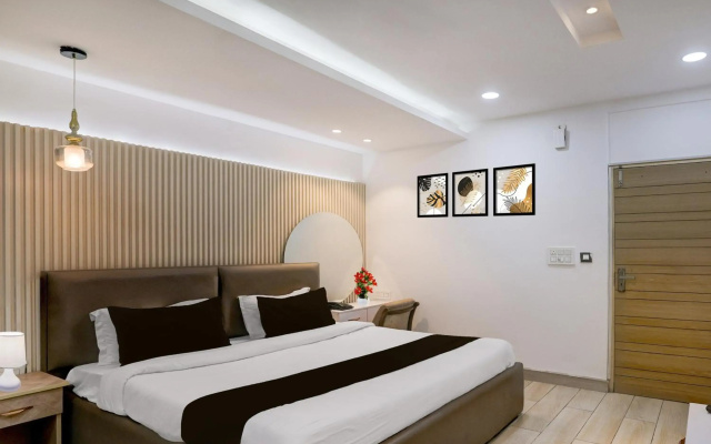 OYO 16736 Hotel Hm Crystal