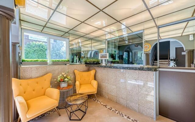 La Mirage Inn - Hollywood