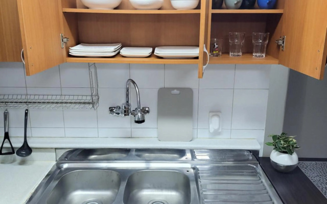 Newly renovated spacious 2 bedroom unit in HBC