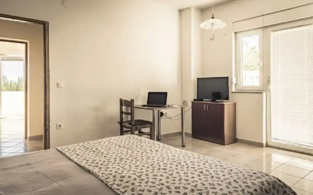 Domagoj - on the Beach - A2 Narancasti