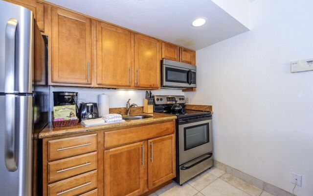 Royal Kahana 702 Studio Bedroom Condo by RedAwning