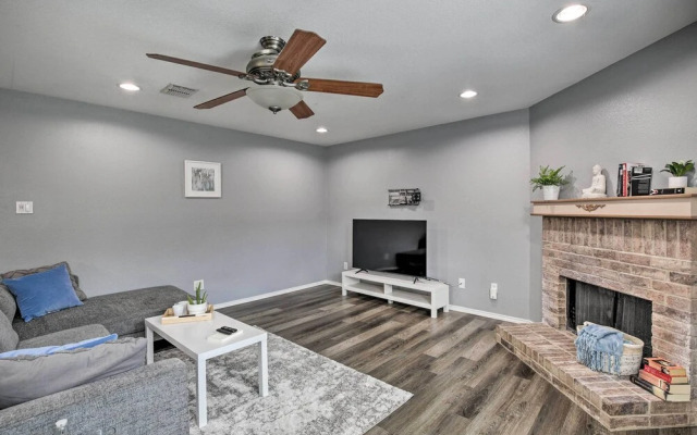 Sleek Rockwall Home Near Dtwn Dallas & Lake!