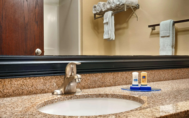 Best Western Crossroads Inn