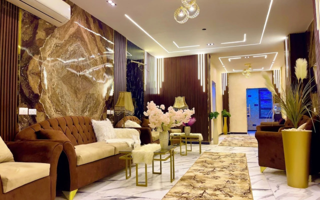 Nemes Pyramids View INN