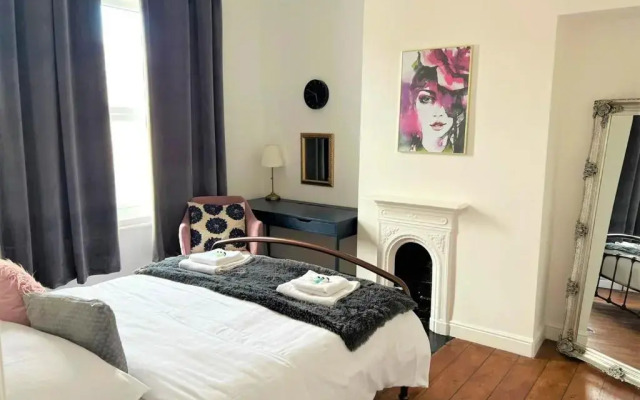 Escape 2 Unwind, Victorian Elegance