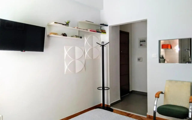 Athens Pangrati modern apt 10min to metro