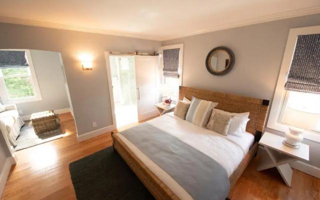 Town & Tide Inn