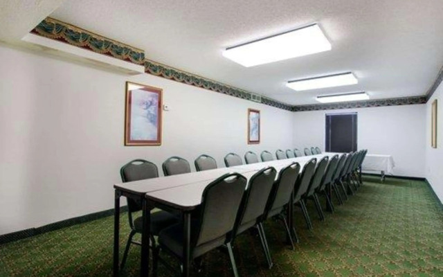 Econo Lodge South