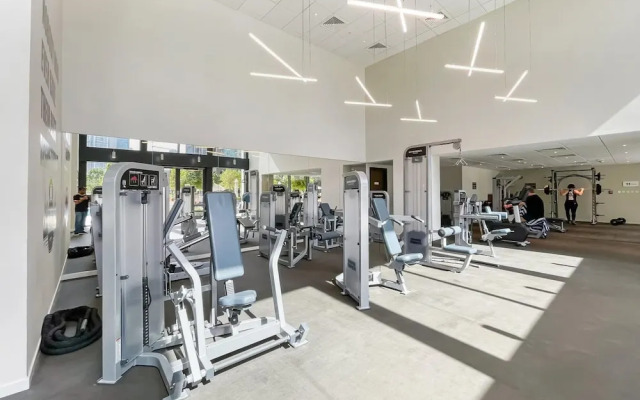 Lux 4BR Duplex in Blvd of Downtown