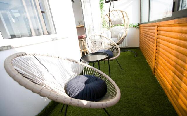 East & West Apartments