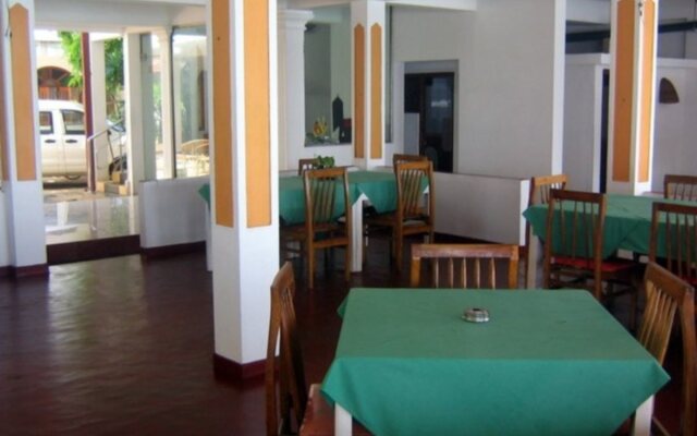 Royal Beach Hotel & Restaurant