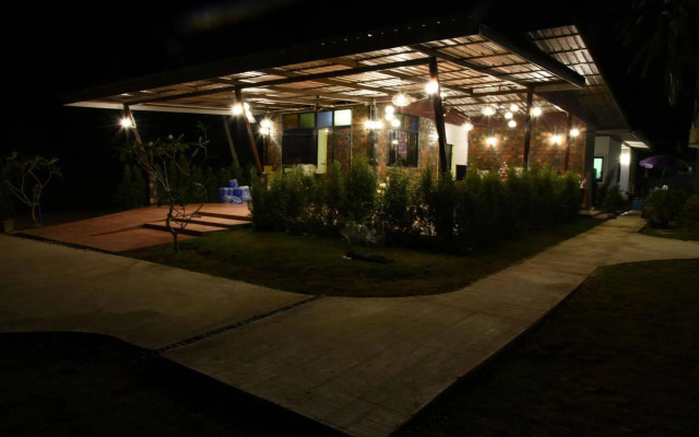 Siri Lanta Resort  (SHA Extra Plus)