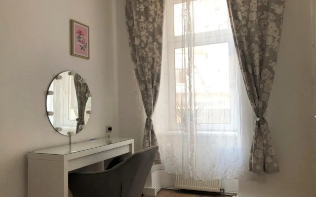 Central Apartment near subway station 2