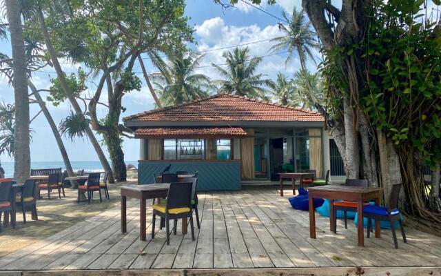 Sri Gemunu Beach Resort