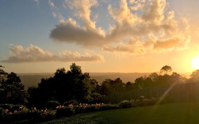 Montville Mountain Lodge