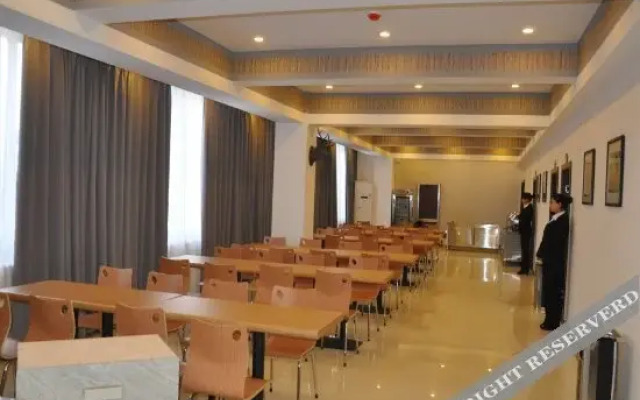 Fengzeyuan Business Hostel