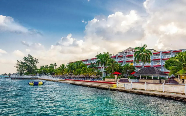 Grand Decameron Montego Beach, A Trademark All-Inclusive Resort