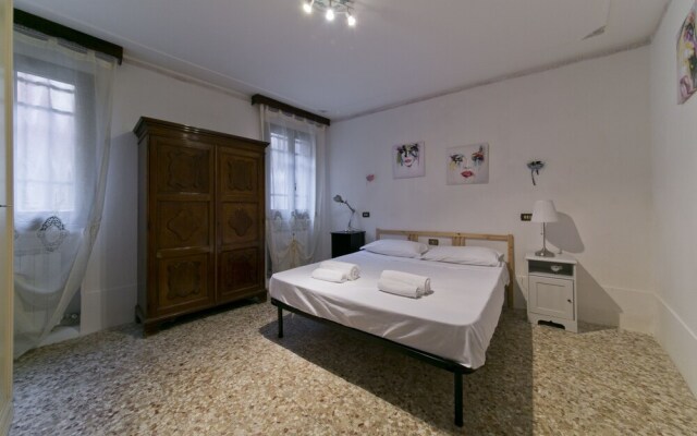 Budget San Stae House