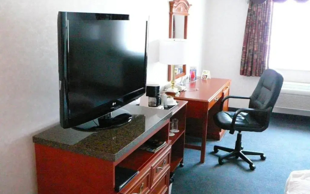 Coast Abbotsford Hotel & Suites