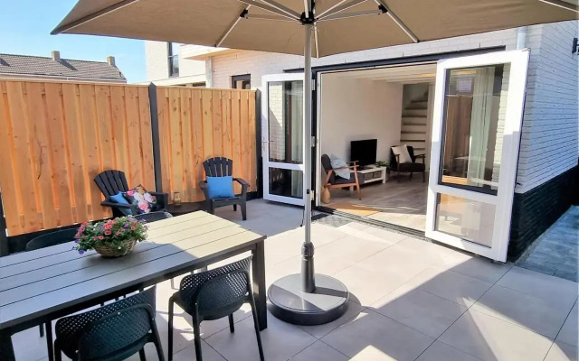 DJV86 NEW Modern holiday home in central location