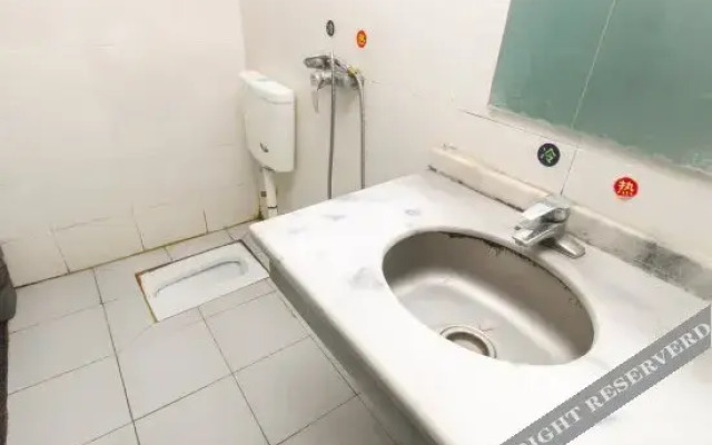 Kaiyi Lingba Business Hotel