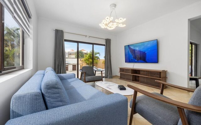 4BR Villa Gold Coast w Pool