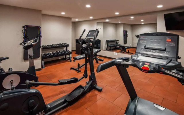 Magnuson Hotel and Suites Lansing