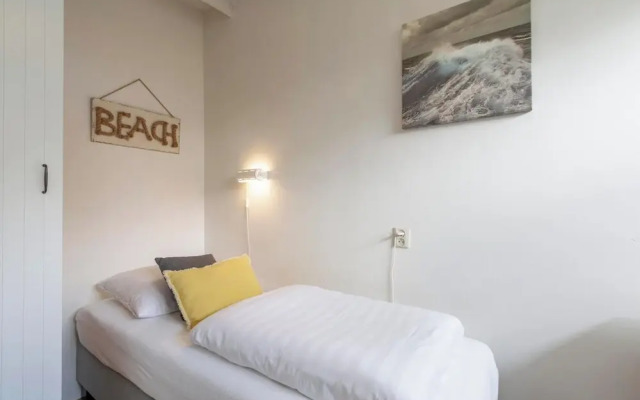 Bungalow in Sint Maartenszee Near Beach