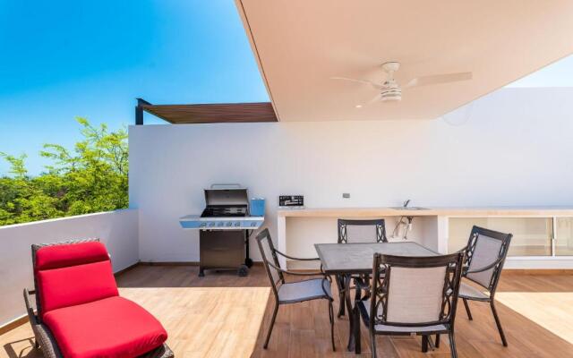 Entire House- 3BR with Private Roof Top Deck