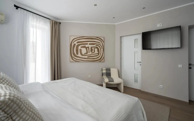 Chic & Central 3BR Retreat in the Historic Center