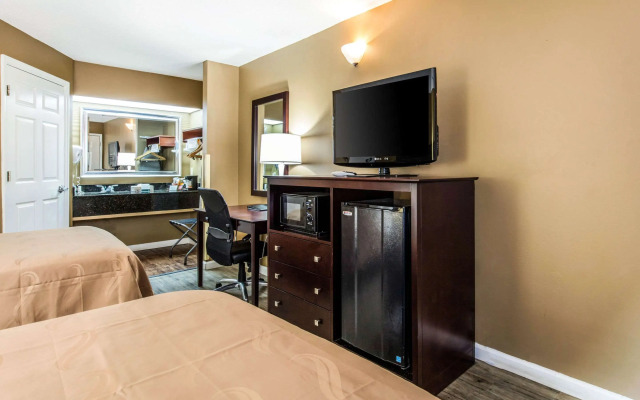 Quality Inn Bessemer I-20 exit 108