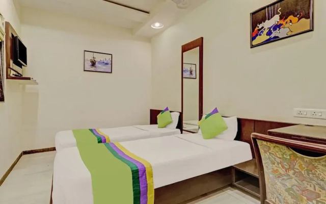 OYO 5408 Loharkar's Family Hotel