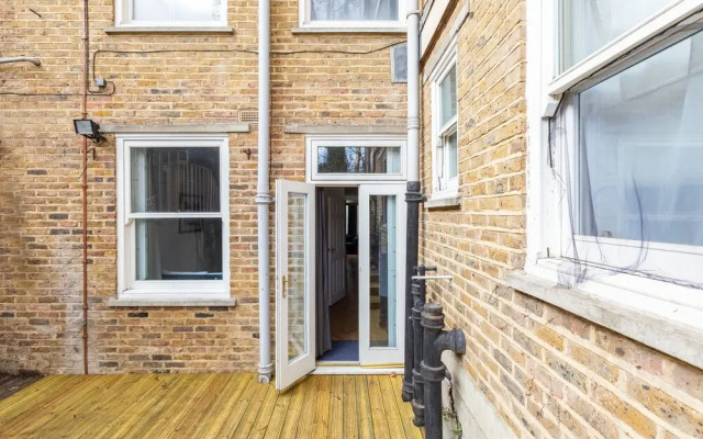 Beautiful 2 Bedroom Garden flat