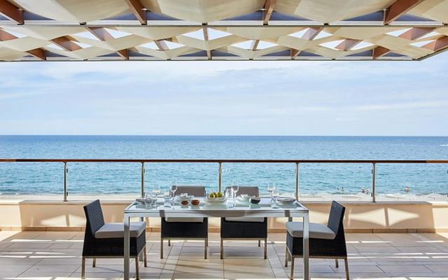 Minoa Palace Resort