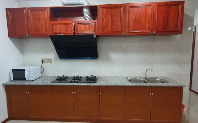 Exquisite 3-Bedroom Unit With Free Parking.