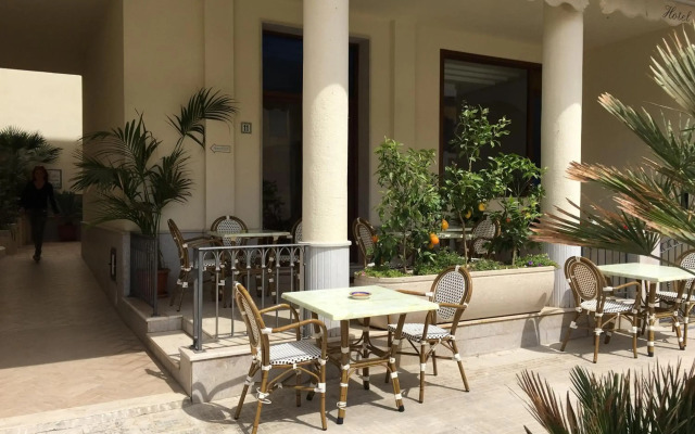 Hotel Riva Del Sole