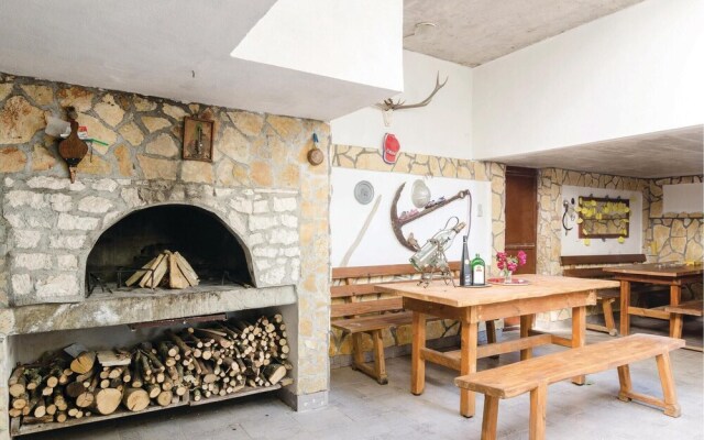 Nice Home in Sreser With Wifi and 3 Bedrooms