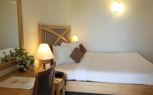 Lotus 8 Hotel