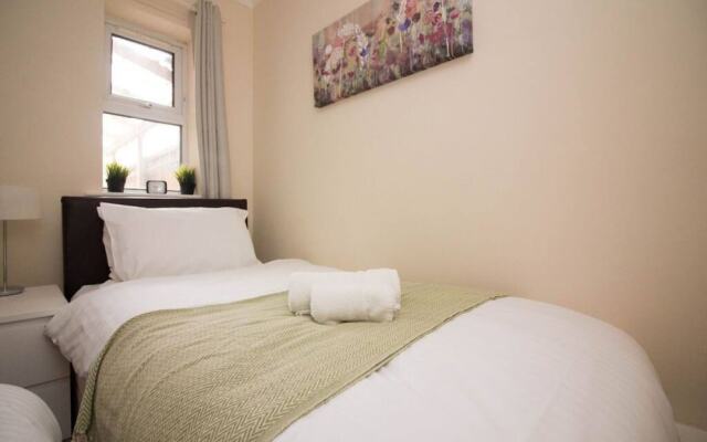 Stayzo Penthouse Accommodation 2- Premier Lodge