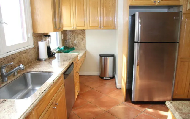 Vintage Two Bedroom La Vacation Rentals, Unit 4 - Rud 82197