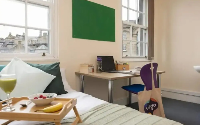 Student Only Cable Street