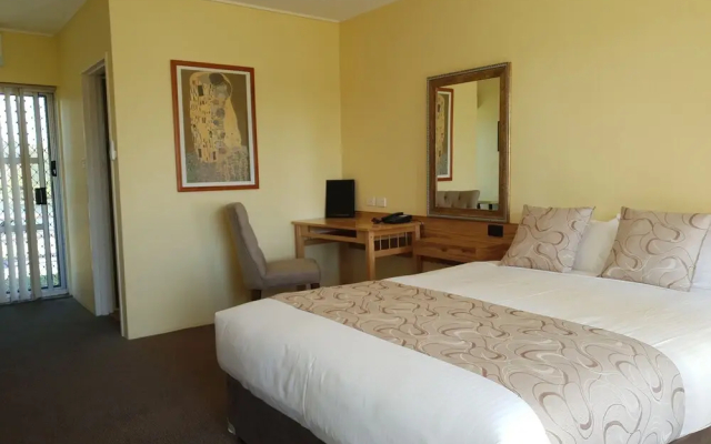 Moon River Motor Inn