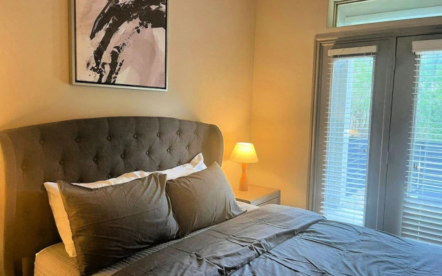 The Elvis Presley Urban Luxury Apts Austin