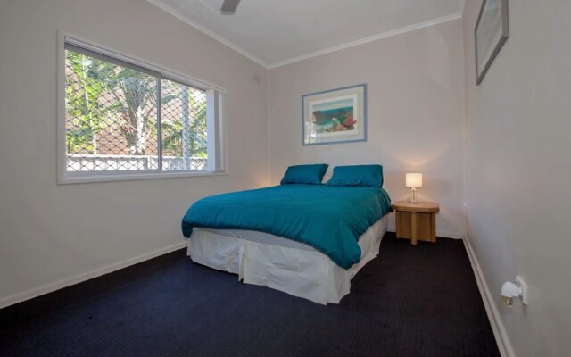 Sandy Point Road 3/38, Yacaaba