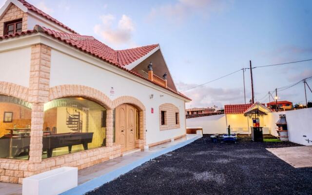 House with 3 Bedrooms in la Oliva, with Enclosed Garden And Wifi - 4 Km From the Beach