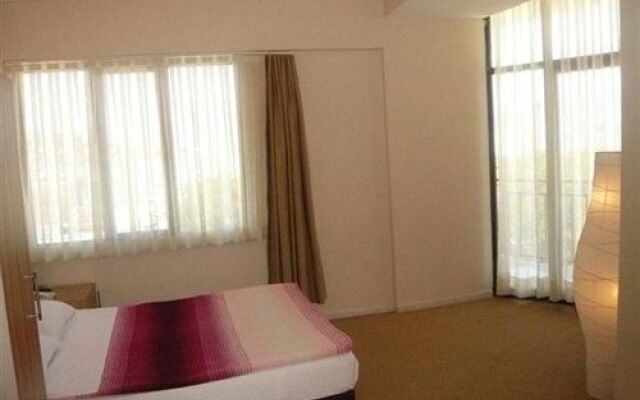 Status Hotel