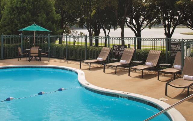 DoubleTree by Hilton Dallas - Farmers Branch