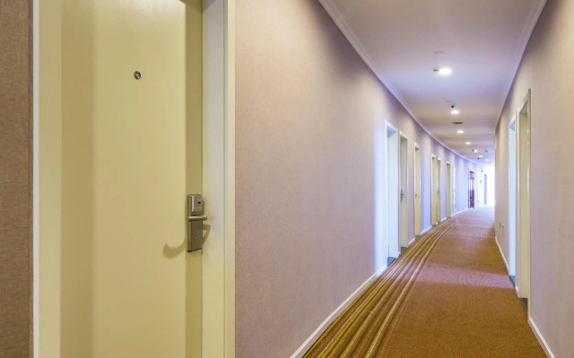 HanTing Premium Hotel (Hangzhou Linping Intime City Subway Station)