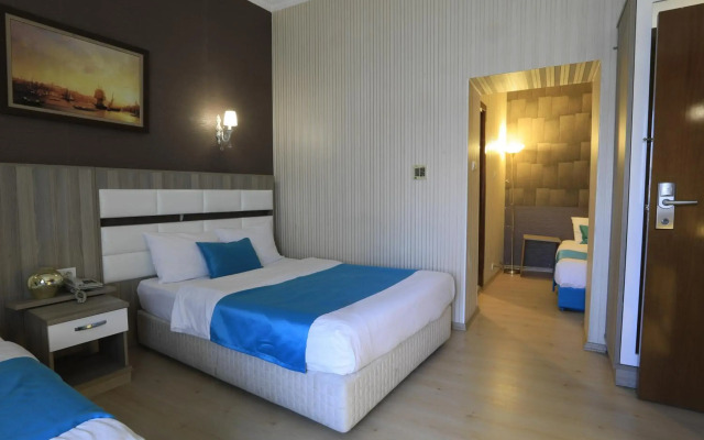 Triada Hotel